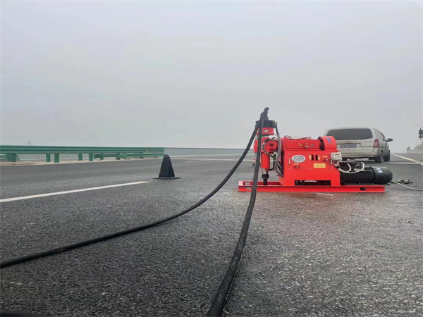 永兴马路路基路面开裂下沉注浆加固灌浆